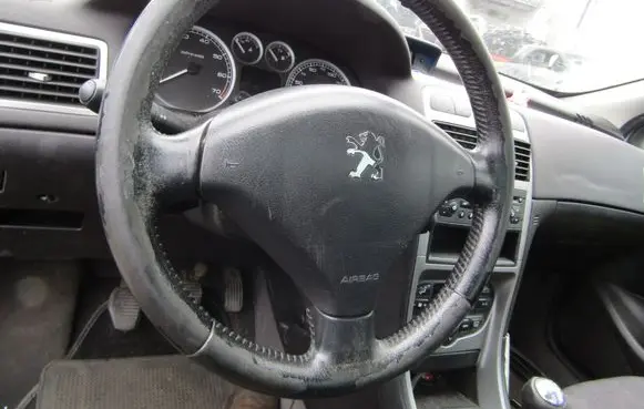 Peugeot 307 CC Steering wheel 