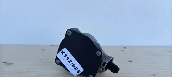 Volkswagen Jetta VI Vacuum pump 07K145100C