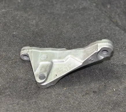 BMW X5 E70 Engine mounting bracket 7810698