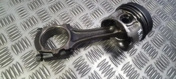 Nissan Vanette Piston with connecting rod 9c640