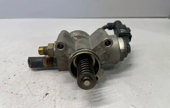 Volkswagen Golf Plus Fuel injection high pressure pump 030127025R