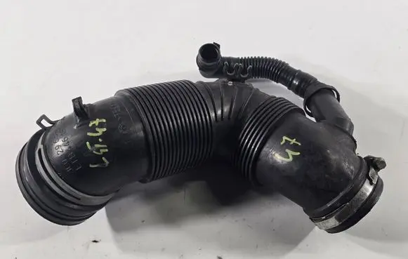 Audi A3 S3 8P Air intake hose/pipe 3C0129654