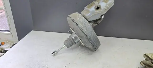 Dacia Sandero III Brake booster 25607852580