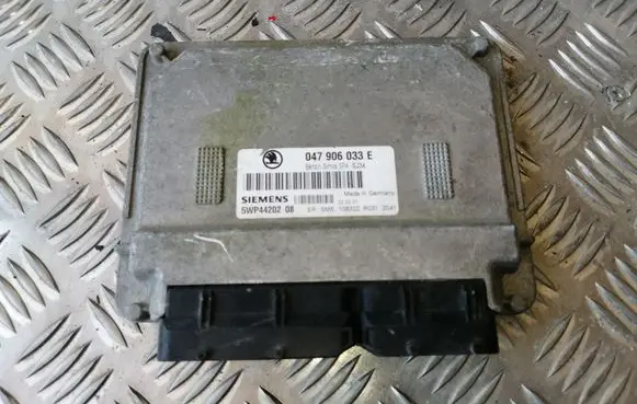 Skoda Fabia Mk1 (6Y) Engine control unit/module 047906033E