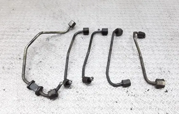 KIA Sorento Fuel injector supply line/pipe 
