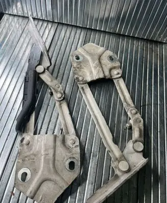 Volkswagen Caddy Engine bonnet/hood hinges 1T0823301B 1T0823302B
