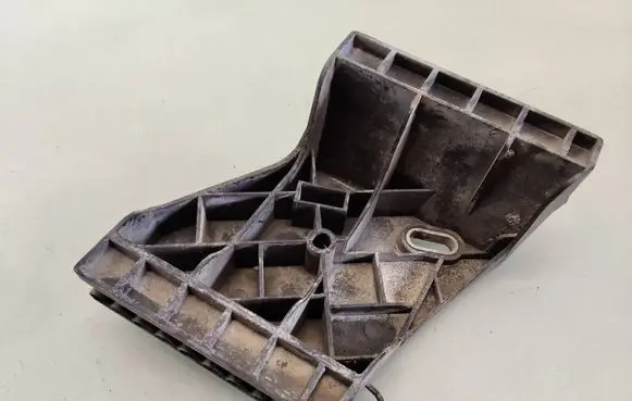 Audi A8 S8 D2 4D Rear bumper mounting bracket 4D0807572