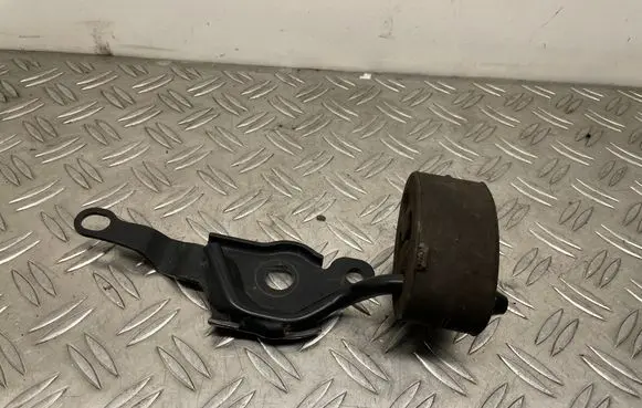 Volvo S60 Muffler mount bracket/holder 6G9N5D261CB 30748235