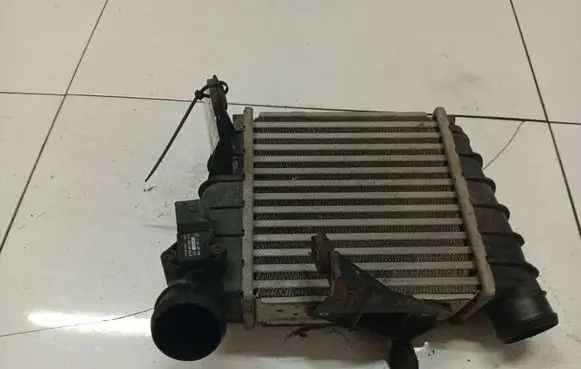 Volkswagen Polo IV 9N3 Intercooler radiator