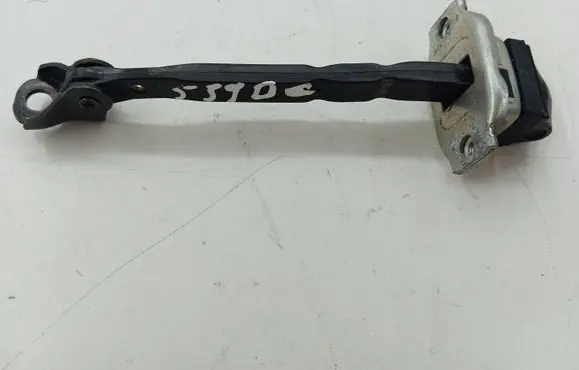 Honda CR-V Rear door check strap stopper