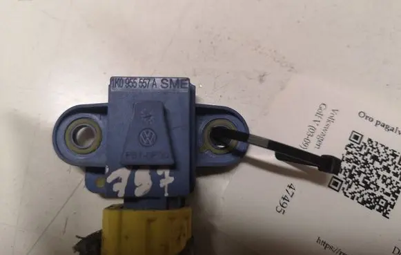 Volkswagen Golf V Airbag deployment crash/impact sensor 1K0955557A