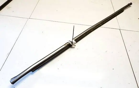 Toyota Avensis T250 Front door glass trim molding 