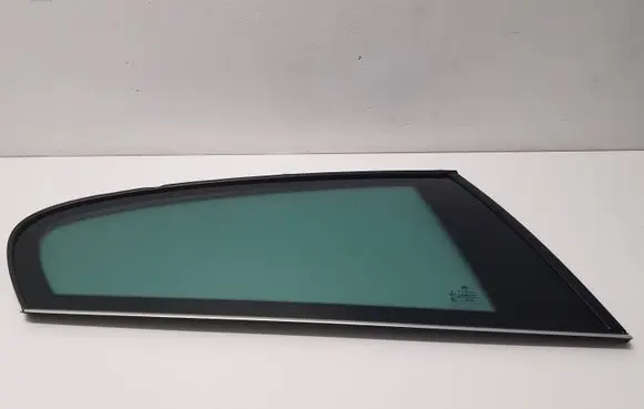 BMW 1 E81 E87 Rear side window 7190340 E143R001595