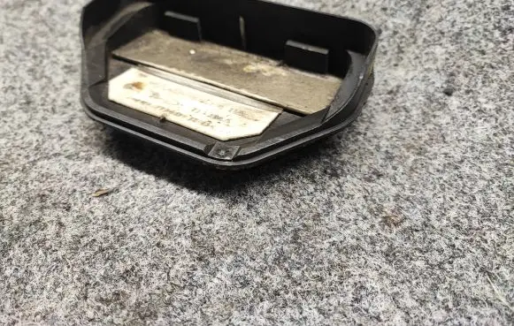 Quarter panel pressure vent