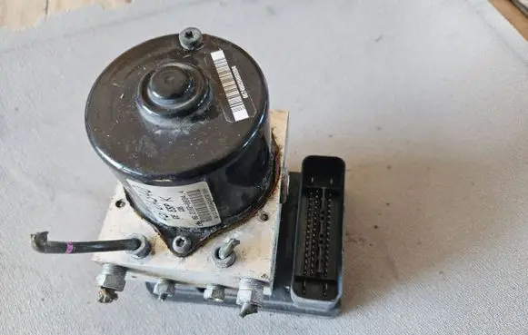 Peugeot 4007 ABS Pump 06210951003 28560010023 UFU8B05023