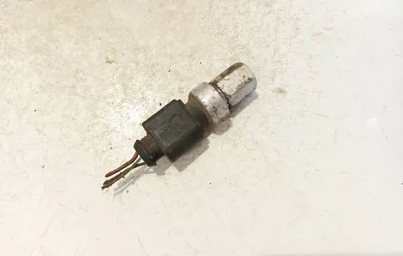 Volkswagen PASSAT B6 Air conditioning (A/C) pressure sensor 1j0973703