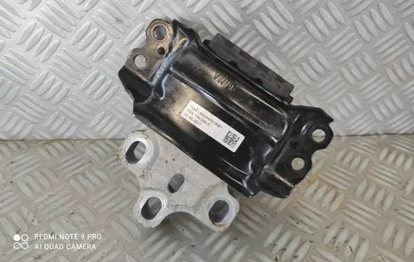 Engine mount bracket