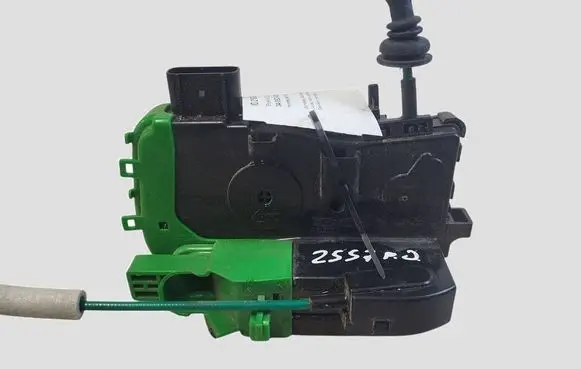 Hyundai i40 Front door lock 813203Z020