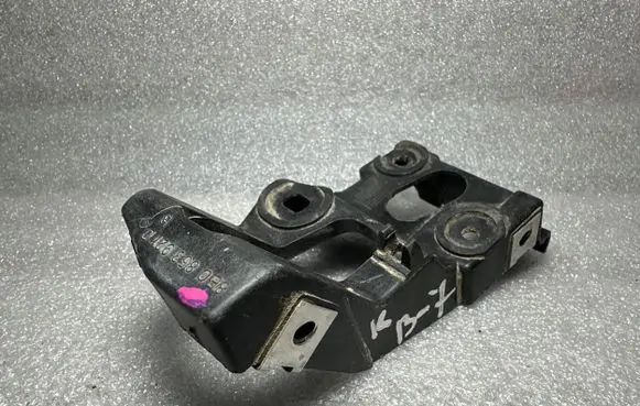 Audi A4 S4 B7 8E 8H Fender mounting bracket 8E0853921D