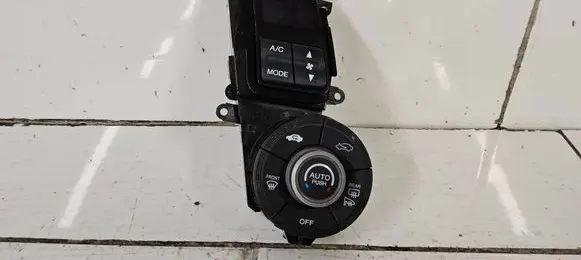 Honda Insight Climate control unit D09US