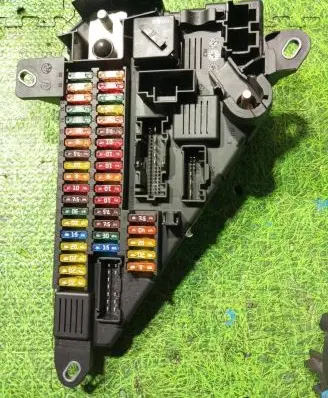 BMW 6 E63 E64 Fuse module 9138830