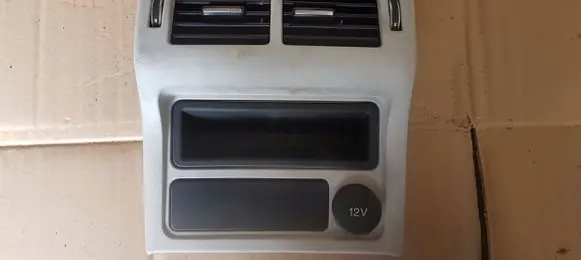 Rear air vent grill