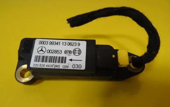 Mercedes-Benz E W210 Airbag deployment crash/impact sensor 2208204426