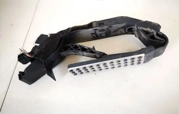 Mercedes-Benz CLS C219 Accelerator throttle pedal a2113000904