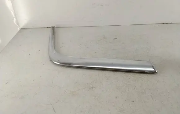 Mercedes-Benz E W124 Front bumper splitter molding 