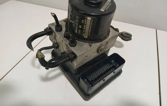 Audi TT Mk1 ABS Pump 8N0907379H 10096003253 00000705D0