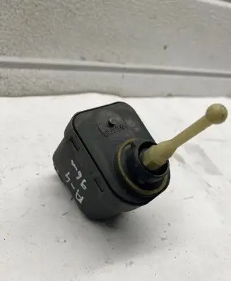 Headlight level adjustment motor