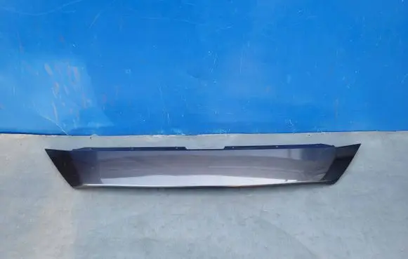Mazda 3 III Front bumper upper radiator grill BANE50033