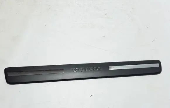 Front sill trim cover