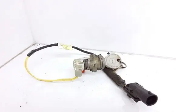 Chrysler Voyager Front door lock (next to the handle) 