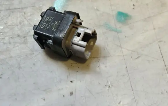 Toyota Avensis T250 Glow plug pre-heat relay 2861067010