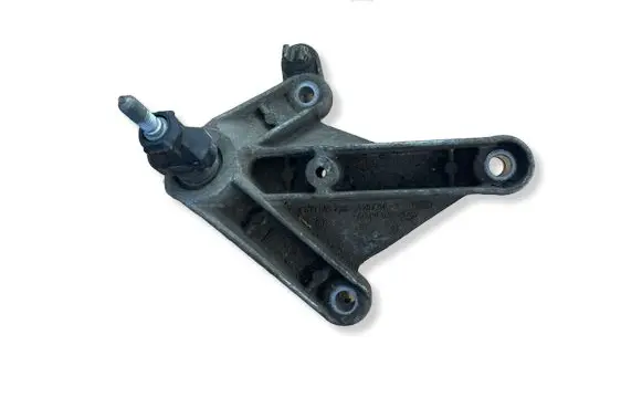 Dacia Duster Engine mount bracket 8200605732