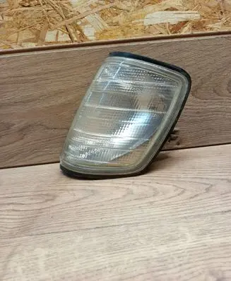 Mercedes-Benz E W124 Front indicator light 183290 E13010204