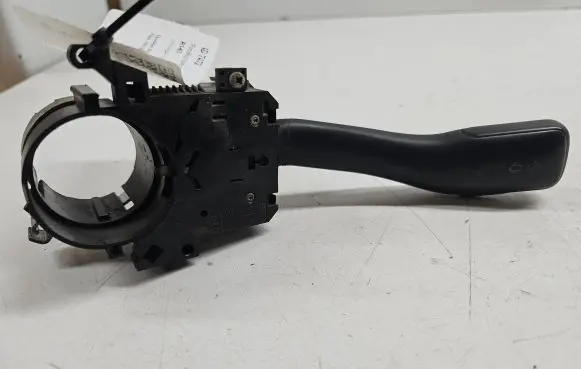 Volkswagen PASSAT B5 Indicator stalk 8L0953513