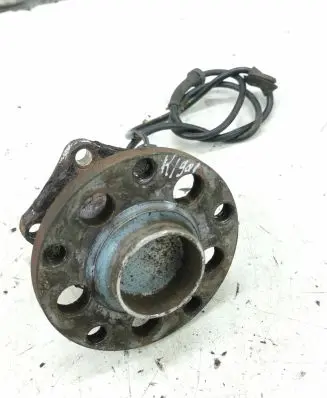 Audi A6 S6 C5 4B Rear wheel hub