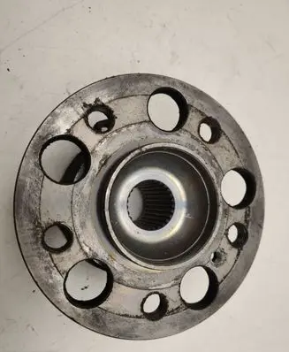 Mercedes-Benz CLS C218 X218 Rear wheel hub A2043500741