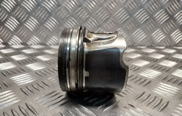 Renault Trafic II (X83) Piston 10653