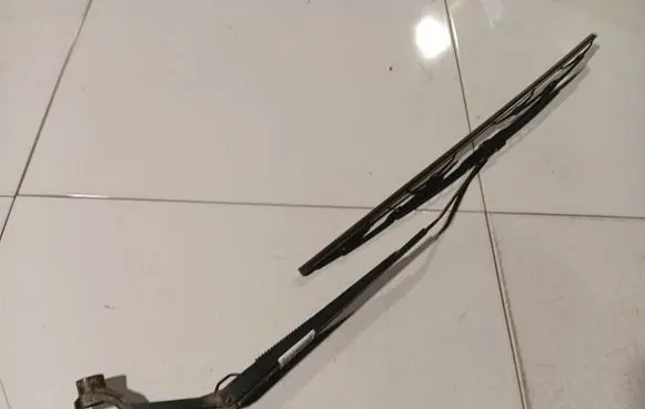 Mazda 5 Front wiper blade arm
