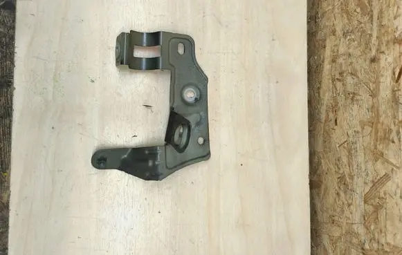 Porsche Cayenne (9Y0 9Y3) Fender mounting bracket 9Y0821168B 9Y0821168