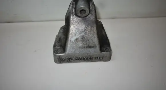 Mercedes-Benz S W220 Engine mounting bracket 6282230104