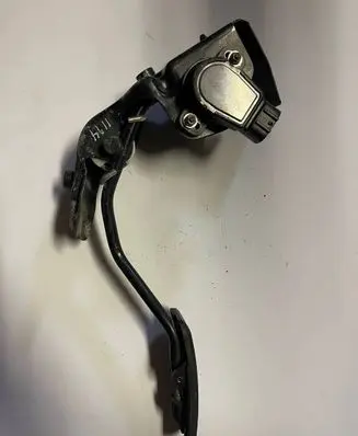 Toyota Avensis T250 Accelerator pedal position sensor 