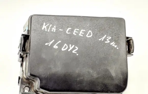 KIA Ceed Fuse box set 91950A2710 91240A2470