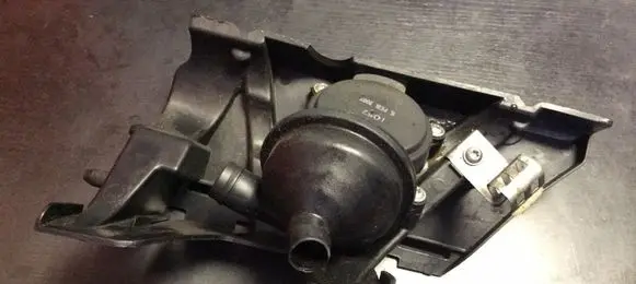 BMW X3 E83 Other engine bay part 7500673