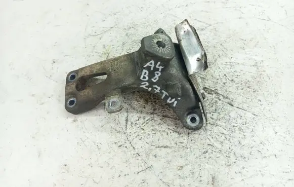Engine mounting bracket