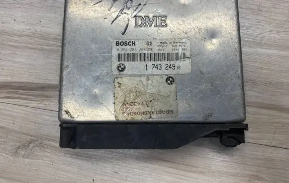 BMW 5 E34 Engine control unit/module ECU 0261203280 1743249