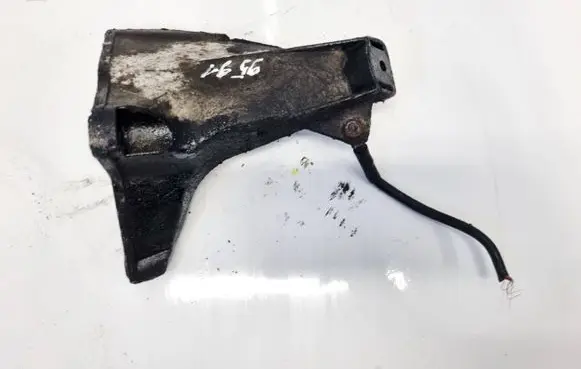 Volkswagen PASSAT B5.5 Engine mounting bracket 8D0199308AB
